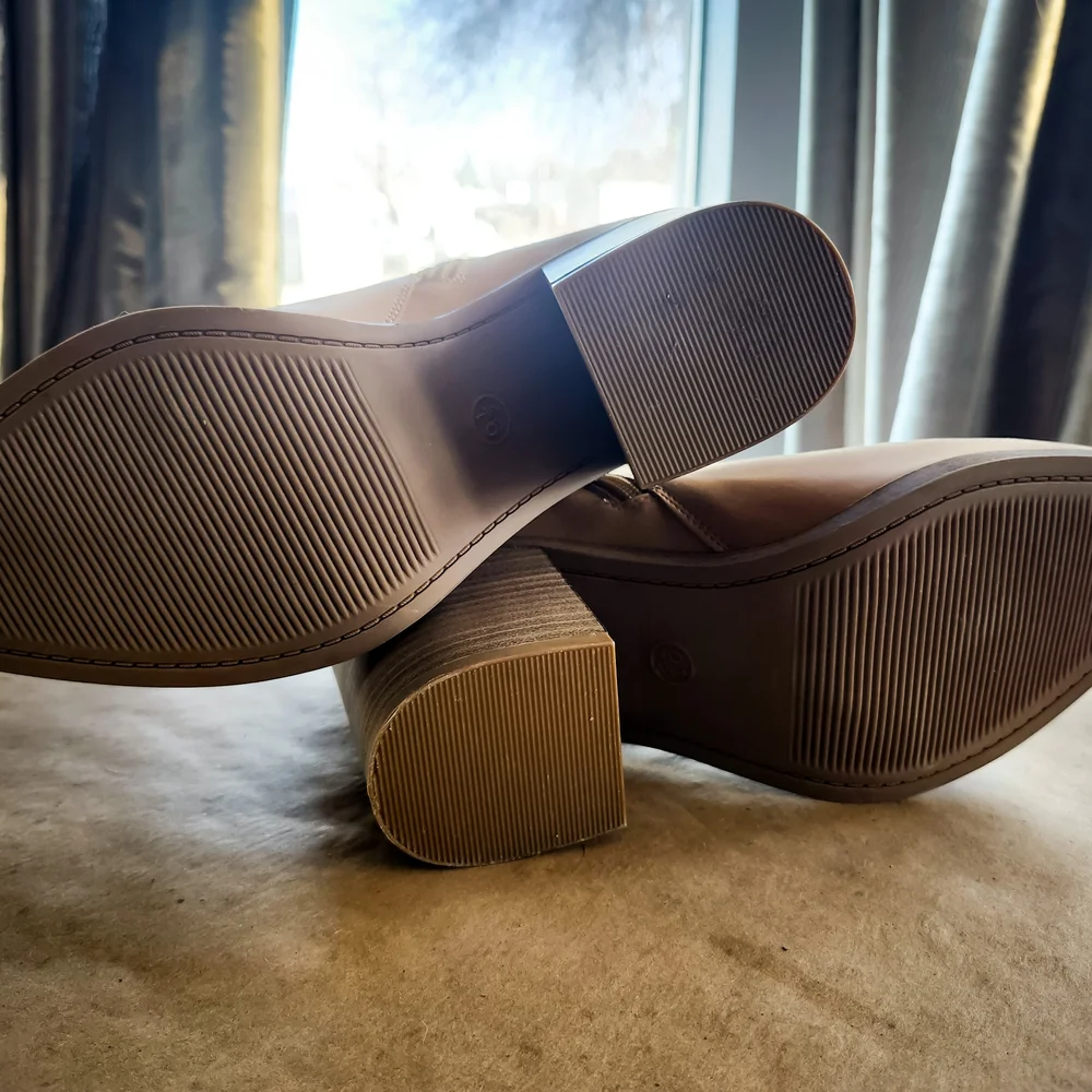 Universal Thread Tan Block Heel Ankle Booties
